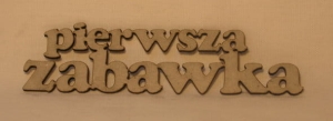 Napis PIERWSZA ZABAWKA 9,5x2,5 cm