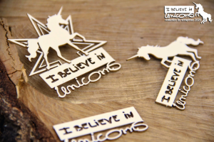 Believe in Unicorns - Star Emblem - emblemat z gwiazdą